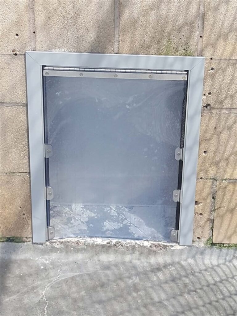 3-Sided Exterior Professional Kennel Door (Copy)