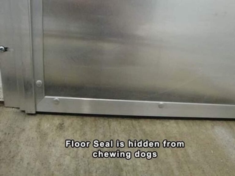 Kennel Clad™ Insulated Guillotine Door