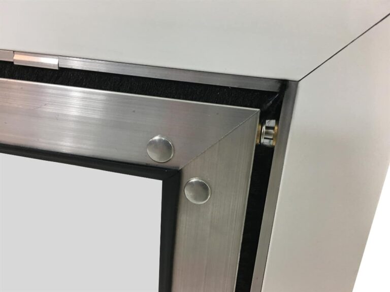 SB70 Clear Kennel Swing Door